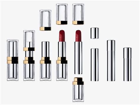 Il mitico astuccio di vetro del rossetto Chanel 31 Le Rouge 